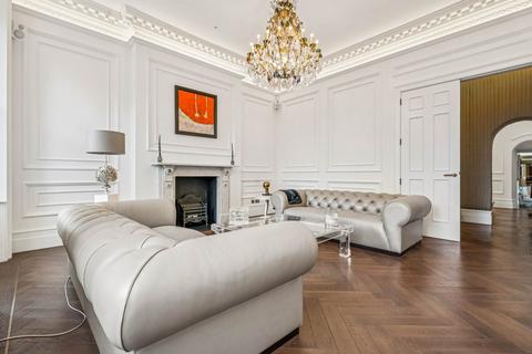 3 bedroom duplex for sale, Wilton Crescent, Belgravia SW1X