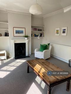 3 bedroom terraced house to rent, Coliston Road, London, SW18
