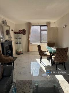 4 bedroom detached house to rent, Monksfield Way, Slough, SL2