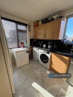 4 bedroom detached house to rent, Monksfield Way, Slough, SL2
