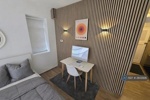 1 bedroom flat to rent, St. Helens Gardens, London, W10