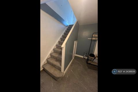 3 bedroom semi-detached house to rent, Newey Avenue, Bedworth, CV12