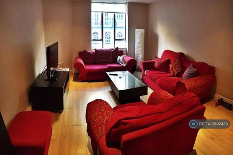 3 bedroom flat to rent, Charles Rowan House, London, WC1X