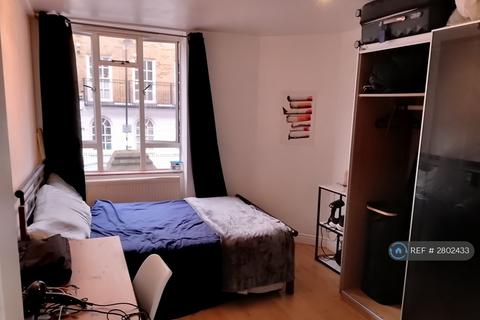 3 bedroom flat to rent, Charles Rowan House, London, WC1X
