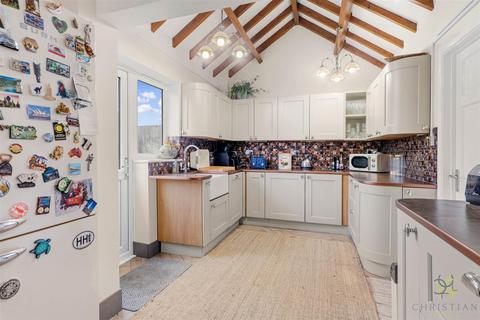 4 bedroom end of terrace house for sale, St. Milburgh Close, Evesham WR11