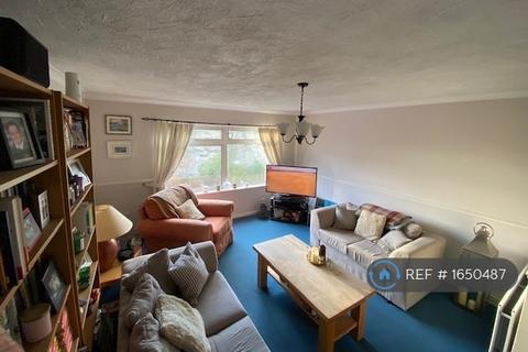 3 bedroom flat to rent, Coulsdon Road, Caterham, CR3