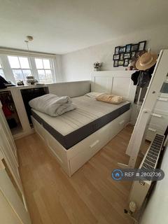 1 bedroom maisonette to rent, School House Yard, London, SE18