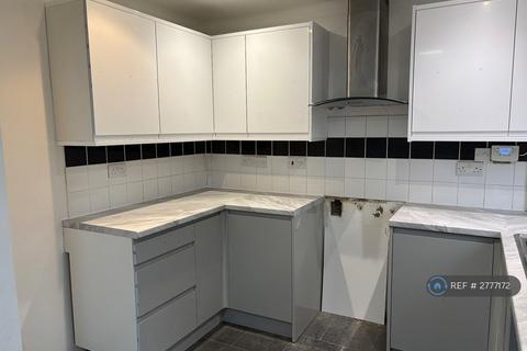 2 bedroom semi-detached house to rent, Savage Rd, Chatham, ME5