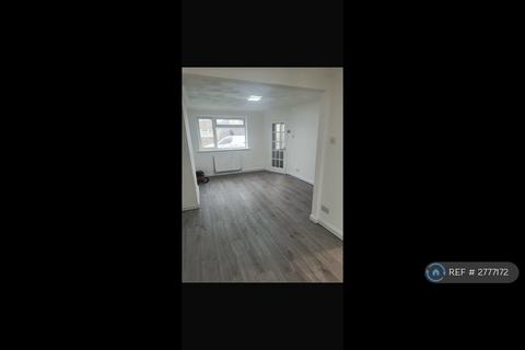 2 bedroom semi-detached house to rent, Savage Rd, Chatham, ME5