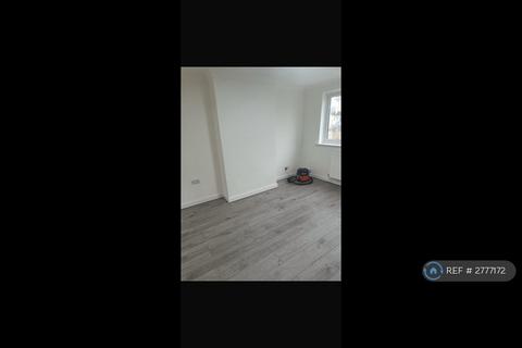 2 bedroom semi-detached house to rent, Savage Rd, Chatham, ME5
