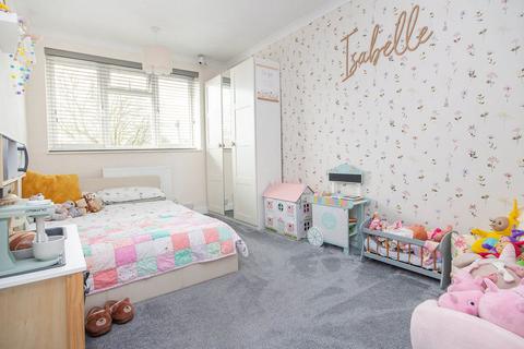 3 bedroom terraced house for sale, Melrose Court, Calmore