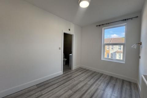 1 bedroom property to rent, Room 2, Otterfield Road, West Drayton, UB7