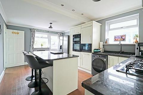 4 bedroom semi-detached house for sale, Strangman Avenue, Benfleet