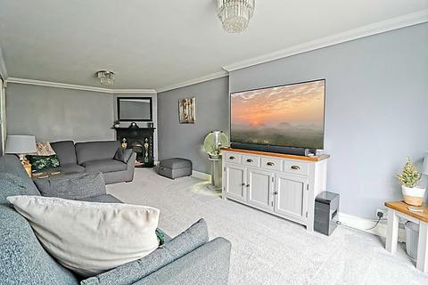 4 bedroom semi-detached house for sale, Strangman Avenue, Benfleet