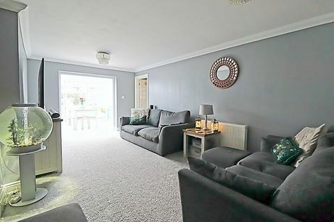 4 bedroom semi-detached house for sale, Strangman Avenue, Benfleet