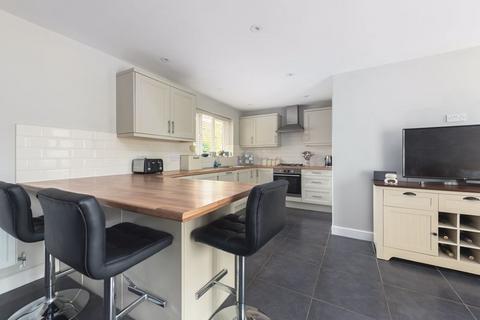 3 bedroom detached house to rent, Foxs Furlong, Basingstoke RG24
