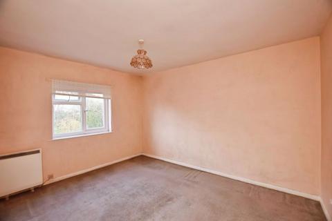 2 bedroom flat for sale, Bouverie Avenue, Harnham *NO ONWARD CHAIN*