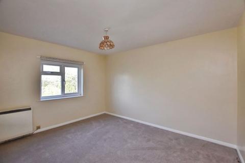 2 bedroom flat for sale, Bouverie Avenue, Harnham                       *NO ONWARD CHAIN*