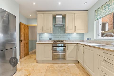 2 bedroom maisonette to rent, Astonville Street, London