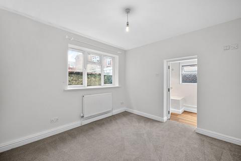2 bedroom property to rent, Waverley Road, Southsea