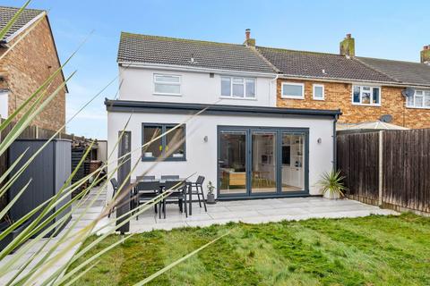 3 bedroom end of terrace house for sale, Acres Gardens, Tadworth KT20