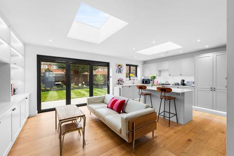 3 bedroom end of terrace house for sale, Acres Gardens, Tadworth KT20