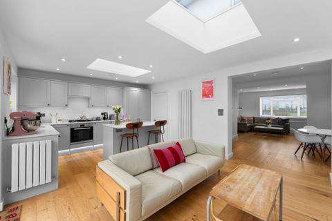 3 bedroom end of terrace house for sale, Acres Gardens, Tadworth KT20