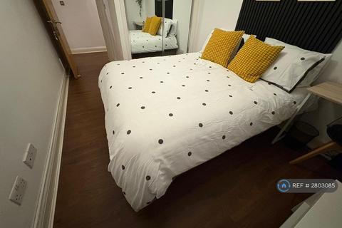 1 bedroom in a house share to rent, Campbell Road, London, E3