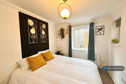 1 bedroom in a house share to rent, Campbell Road, London, E3