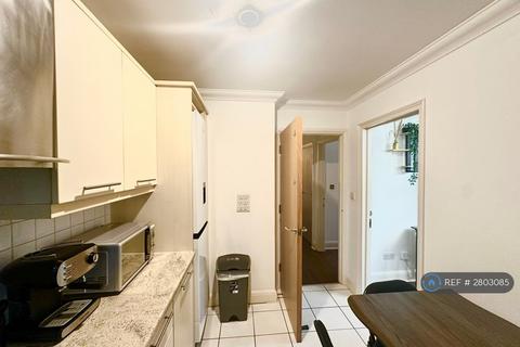 1 bedroom in a house share to rent, Campbell Road, London, E3