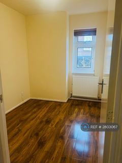 2 bedroom flat to rent, Quilter Close, Luton, LU3