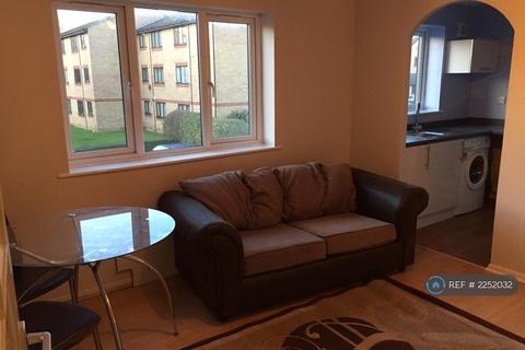Studio to rent, Dehavilland Close, Middx, UB5