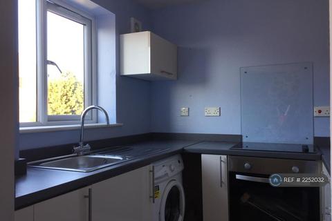 Studio to rent, Dehavilland Close, Middx, UB5