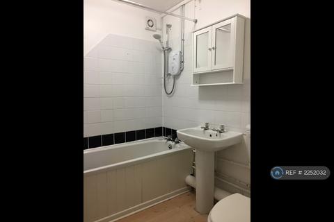 Studio to rent, Dehavilland Close, Middx, UB5