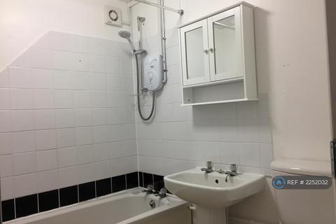 Studio to rent, Dehavilland Close, Middx, UB5