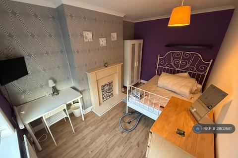 5 bedroom semi-detached house to rent, Mitchell Avenue, Coventry, CV4
