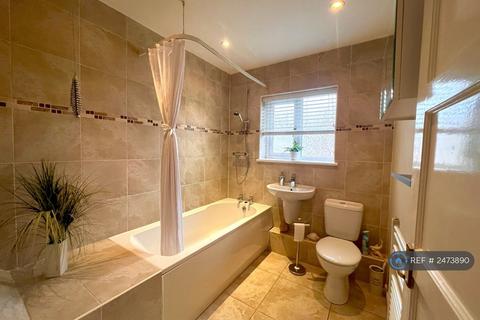 3 bedroom semi-detached house to rent, Stalin Road, Colchester, CO2