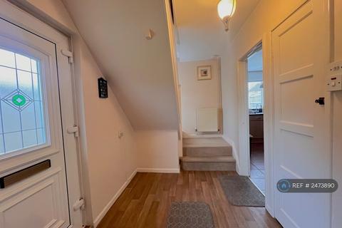 3 bedroom semi-detached house to rent, Stalin Road, Colchester, CO2