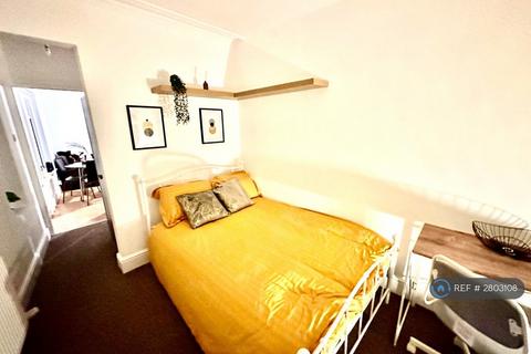 3 bedroom flat to rent, Milton Road, Southampton, SO15