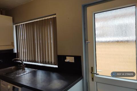 3 bedroom terraced house to rent, London Road, Stoke-On-Trent, ST4