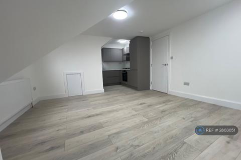 3 bedroom maisonette to rent, Crown Street, Reading, RG1