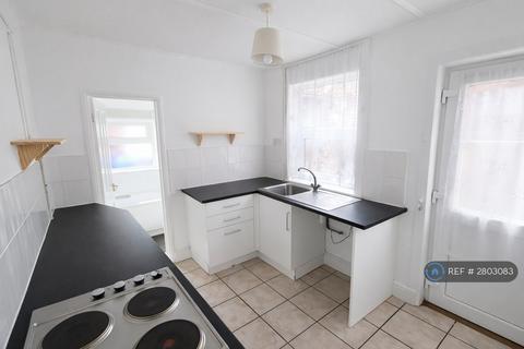 3 bedroom terraced house to rent, Digby Street, Kettering, NN16