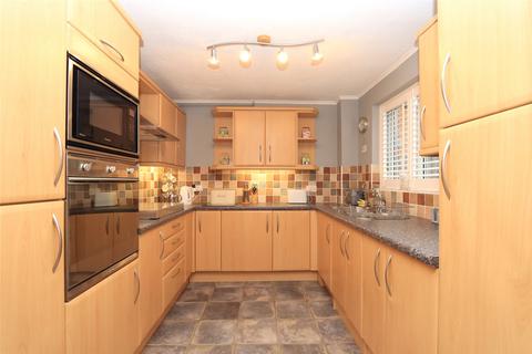 undefined, Petersham Close, Newport Pagnell, Buckinghamshire, MK16