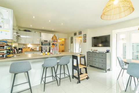 5 bedroom detached house for sale, Burgess Avenue, Eaton Leys, Milton Keynes