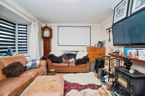 3 bedroom end of terrace house for sale, Kingsley Crescent, Alfreton DE55