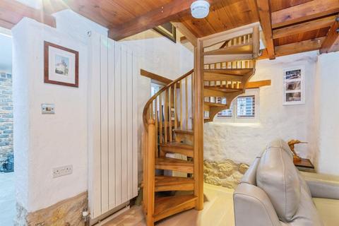 2 bedroom detached house for sale, Bishopstone Road, Stone, Aylesbury
