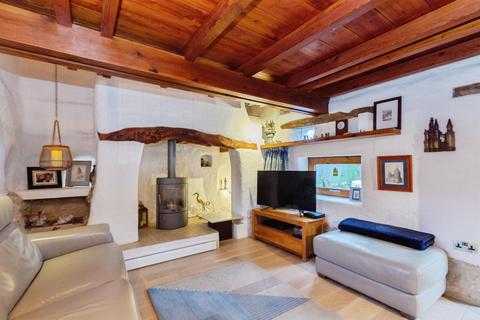 2 bedroom detached house for sale, Bishopstone Road, Stone, Aylesbury