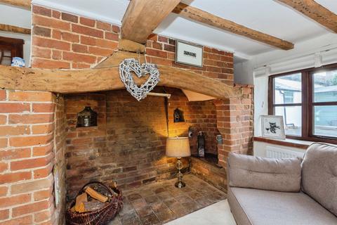 2 bedroom character property for sale, Bishopstone, Aylesbury
