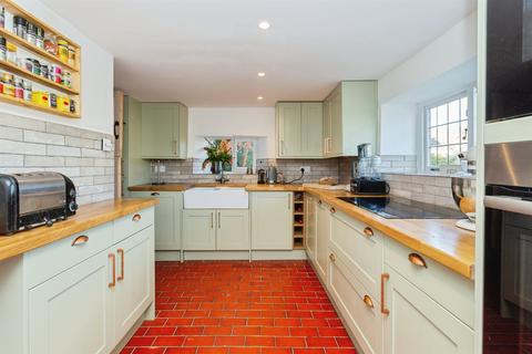 2 bedroom character property for sale, Bishopstone, Aylesbury