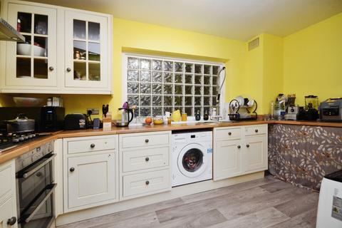 2 bedroom apartment for sale, Doddinghurst Road, Brentwood